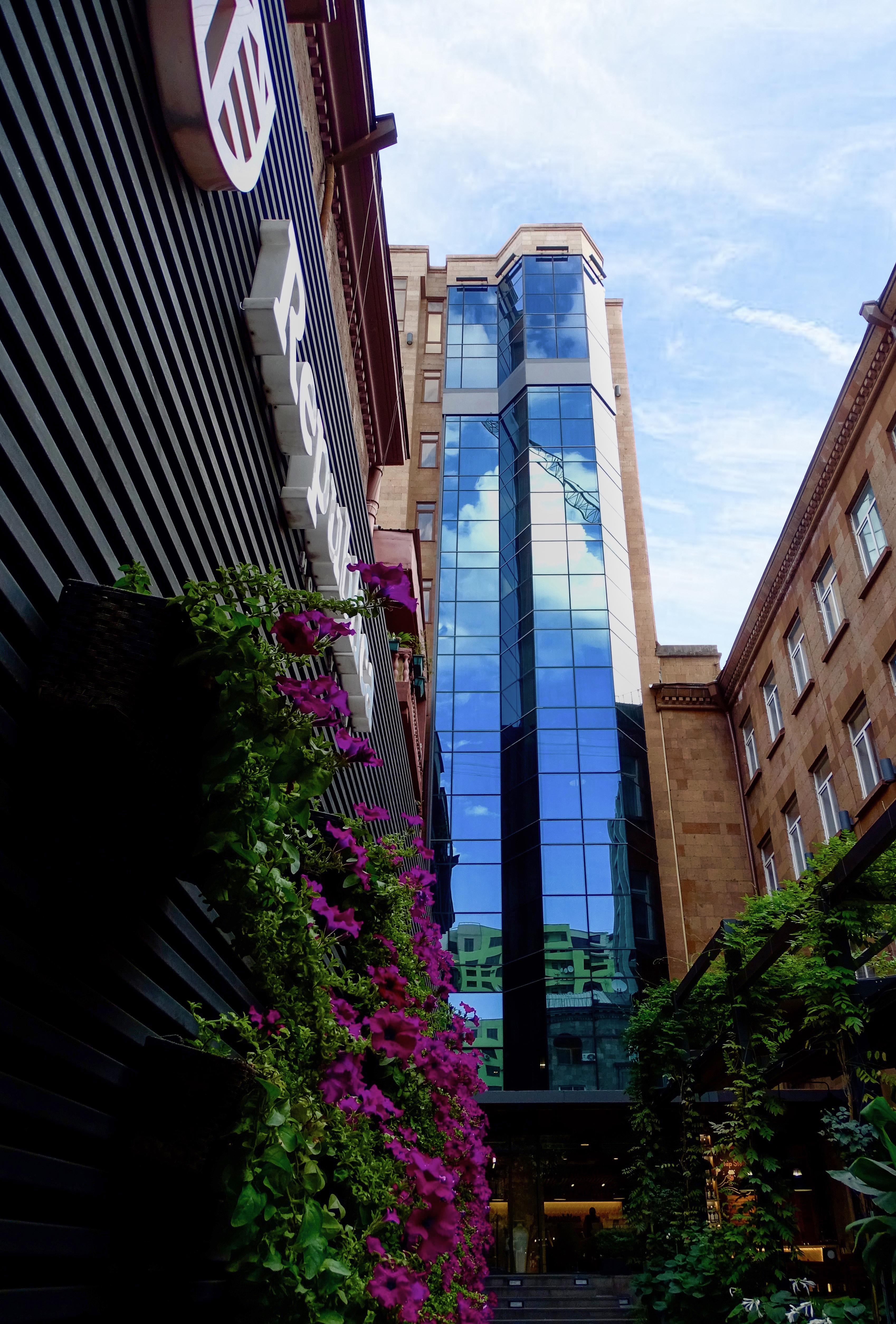 Republica Hotel Yerevan Exterior photo